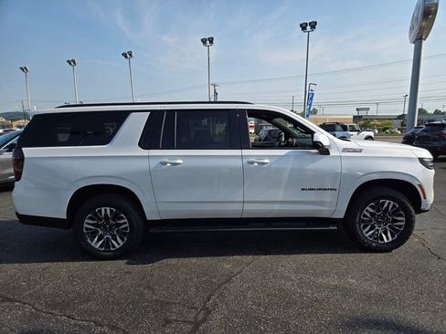 Used 2025 Chevrolet Suburban Z71 AWD/4WD image 12