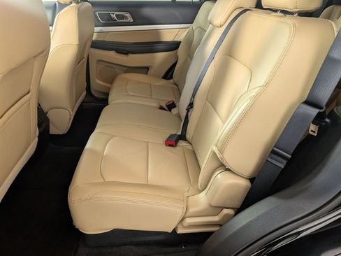 Used 2017 Ford Explorer XLT w/ Equipment Group 202A AWD/4WD image 30