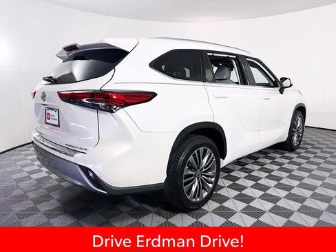 Certified 2021 Toyota Highlander Platinum AWD/4WD image 23