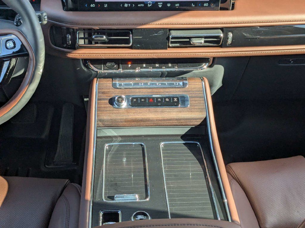 Used 2025 Lincoln Aviator Reserve w/ Equipment Group 201A AWD/4WD image 25