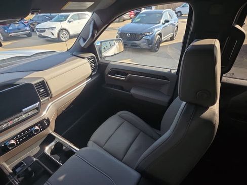 Used 2025 GMC Sierra 1500 SLT w/ SLT Premium Package image 18