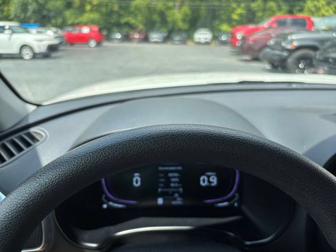 Used 2025 Kia Soul LX w/ LX Technology Package FWD image 29