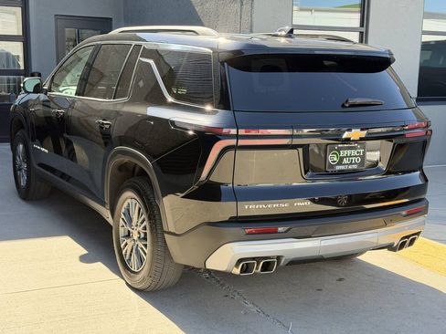 Used 2025 Chevrolet Traverse LT w/ Driver Confidence Package AWD/4WD image 8