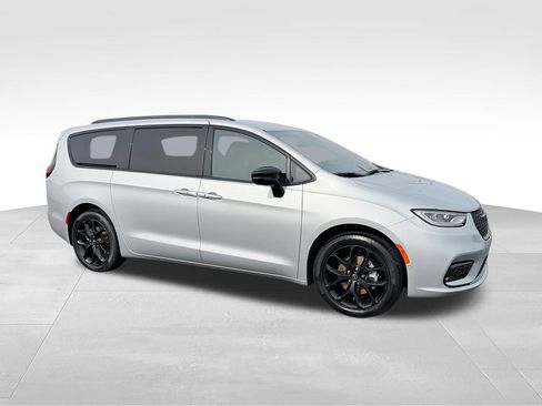 New 2026 Chrysler Pacifica Select w/ S Appearance Package FWD image 2