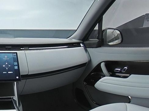 Used 2025 Land Rover Range Rover SV AWD/4WD image 26