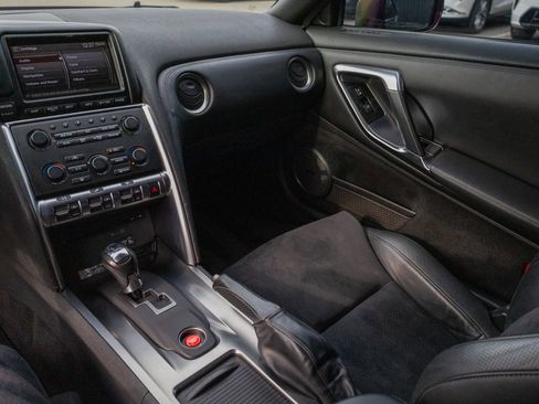 Used 2010 Nissan GT-R Premium image 50