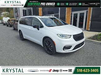 Used 2026 Chrysler Pacifica Limited w/ S Appearance Package AWD/4WD video 1