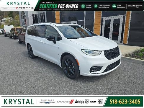 Used 2026 Chrysler Pacifica Limited w/ S Appearance Package AWD/4WD image 1