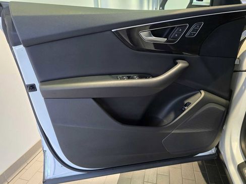 Used 2019 Audi Q8 Premium w/ Convenience Package image 25