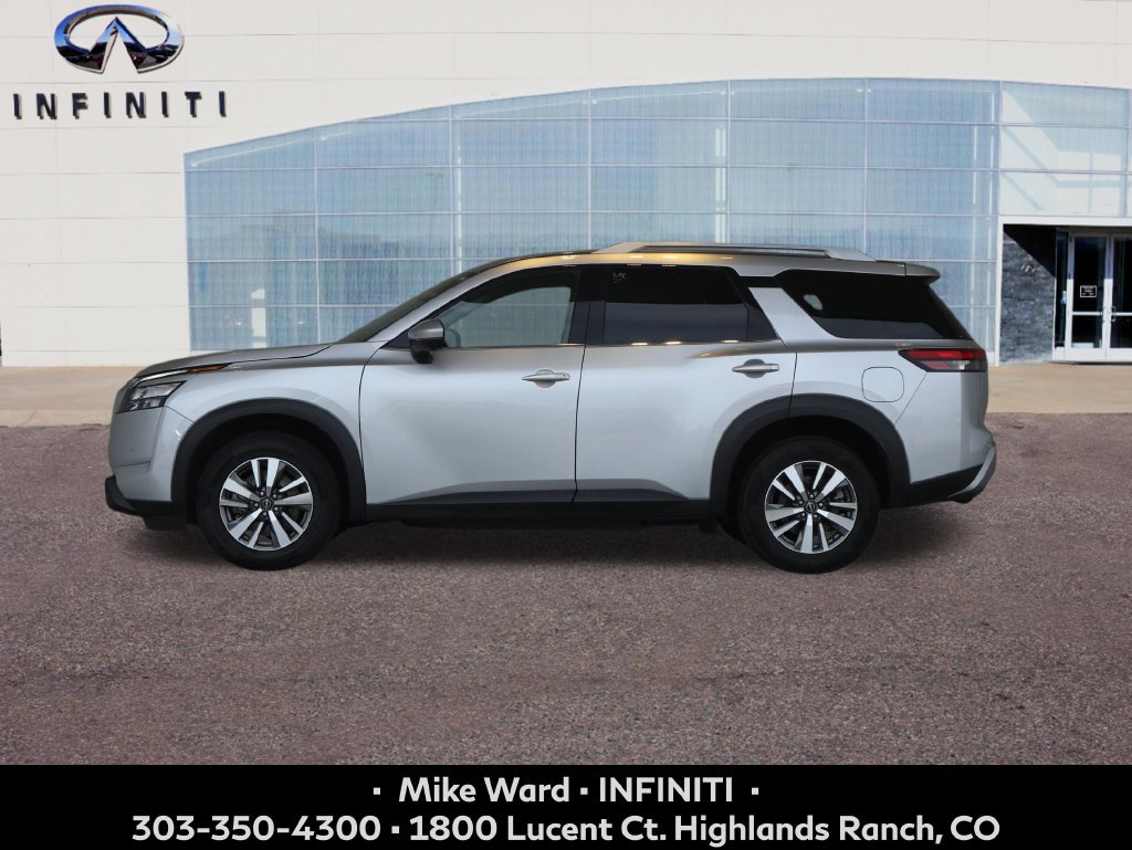 Used 2025 Nissan Pathfinder SL AWD/4WD image 2