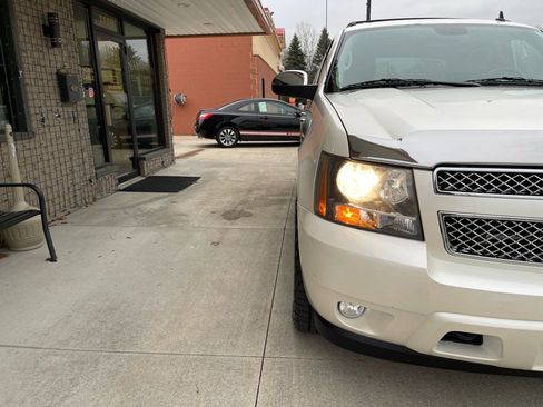 Used 2013 Chevrolet Avalanche LTZ image 6