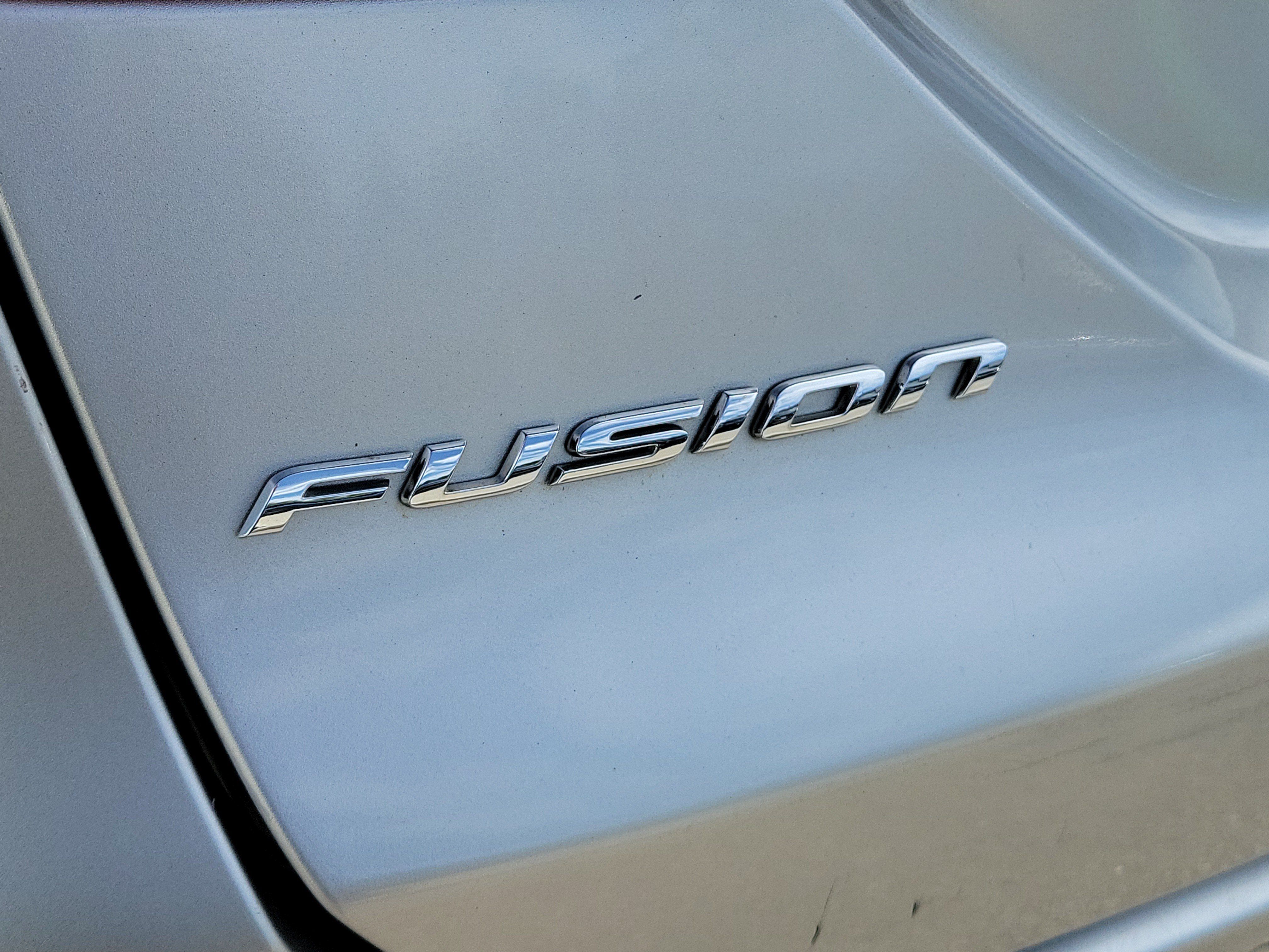 Used 2017 Ford Fusion SE FWD image 6