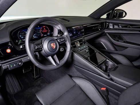 New 2026 Porsche Panamera 4 image 4