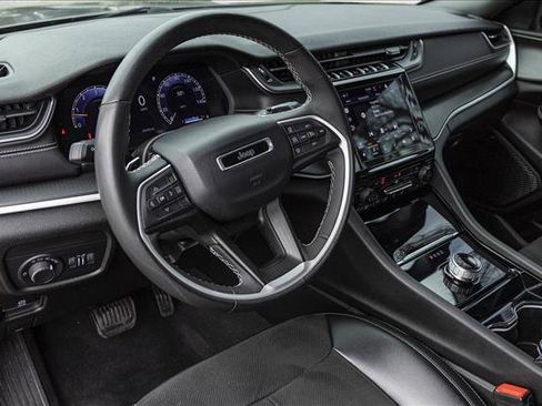 Used 2023 Jeep Grand Cherokee Altitude image 10