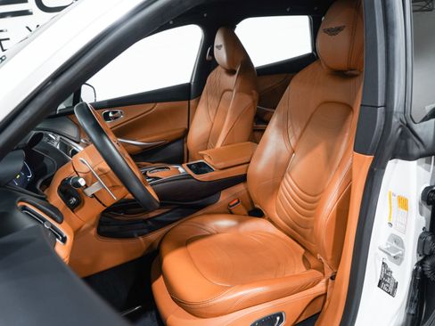 Used 2022 Aston Martin DBX AWD/4WD image 9