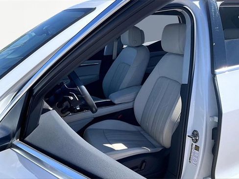 Used 2022 Audi e-tron Premium Plus w/ Premium Plus Package image 25