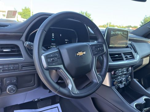 Used 2024 Chevrolet Suburban LT image 37