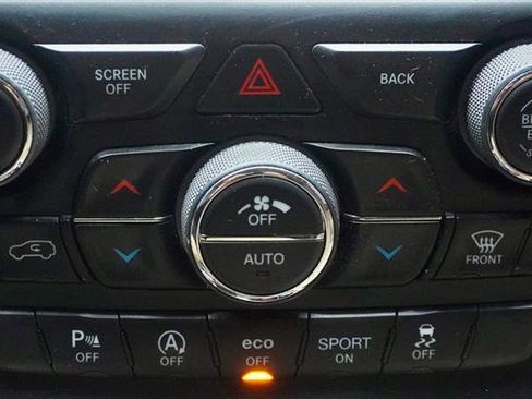 Used 2016 Jeep Grand Cherokee Limited w/ Luxury Group II image 20