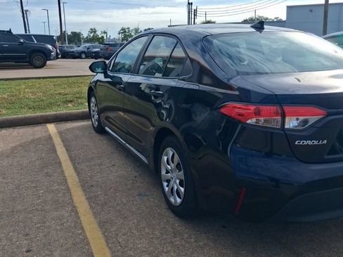 Used 2025 Toyota Corolla LE FWD image 4