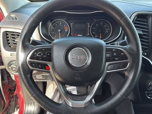 Used 2019 Jeep Cherokee Latitude w/ Popular Appearance Group FWD image 13