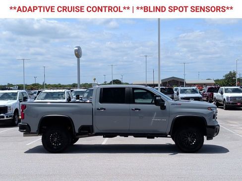 Used 2024 Chevrolet Silverado 2500 ZR2 w/ Technology Package AWD/4WD image 10