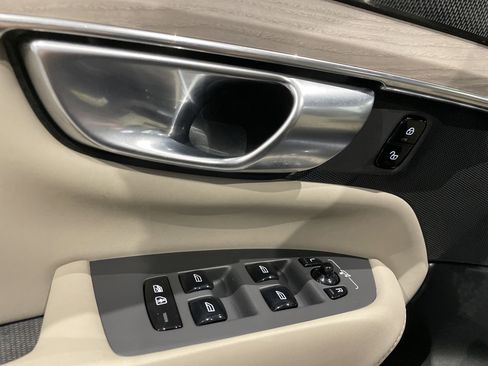 Used 2025 Volvo XC90 B5 Plus image 16