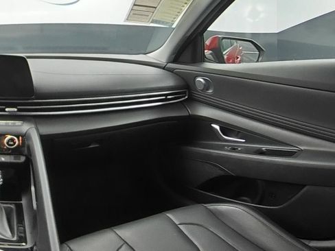 Used 2025 Hyundai Elantra Limited FWD image 15