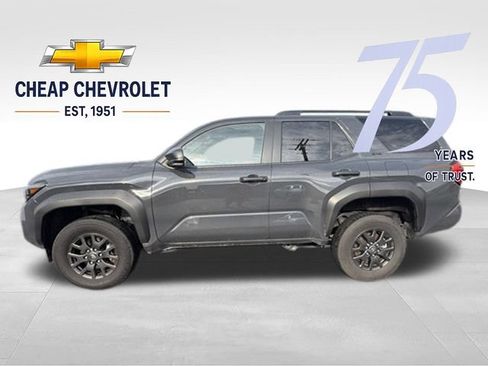 Used 2025 Toyota 4Runner SR5 AWD/4WD image 3