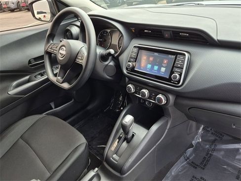 Used 2024 Nissan Kicks S image 11
