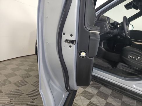 Used 2025 Rivian R1S Adventure AWD/4WD image 30