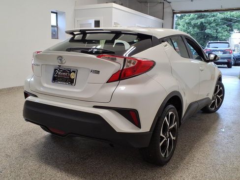 Used 2018 Toyota C-HR XLE Premium FWD image 4