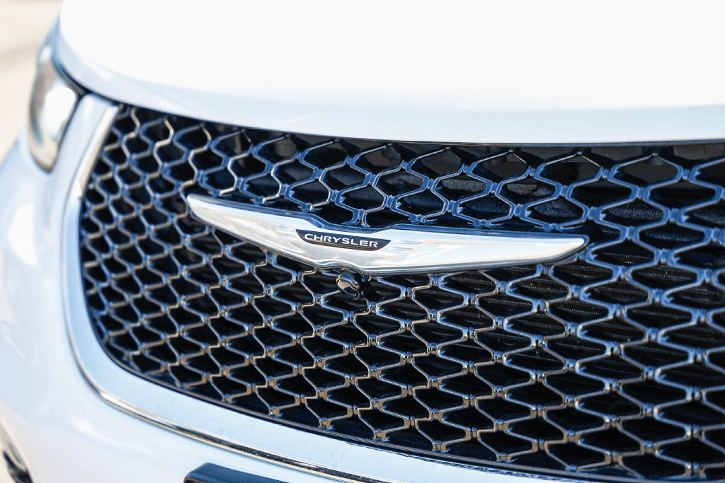 Used 2021 Chrysler Pacifica Touring-L FWD image 9
