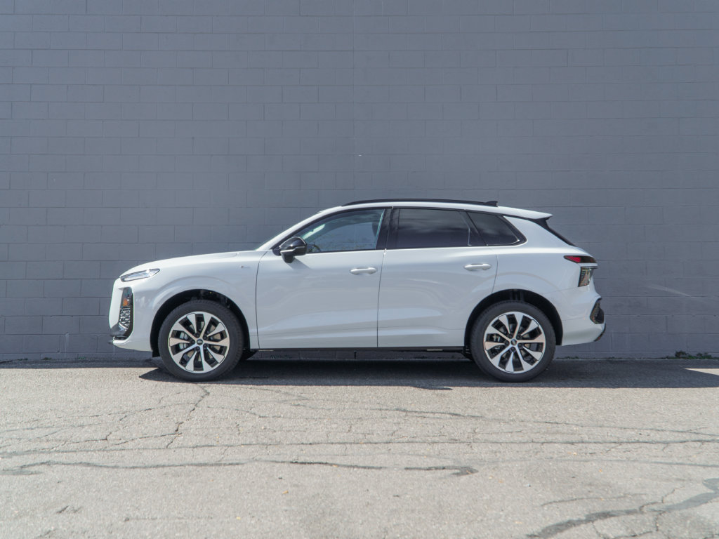 New 2026 Audi Q3 quattro 2.0T AWD/4WD image 3