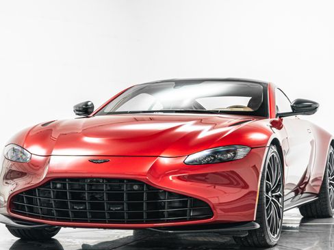 Used 2023 Aston Martin V8 Vantage Coupe RWD image 5