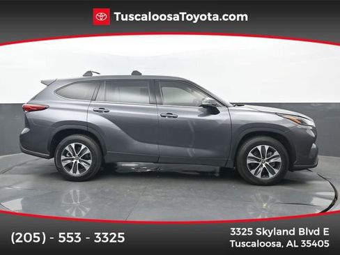 Used 2022 Toyota Highlander XLE FWD image 1