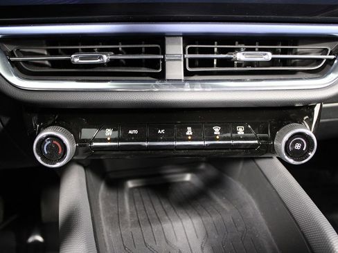 Used 2024 Chevrolet Equinox EV LT image 17