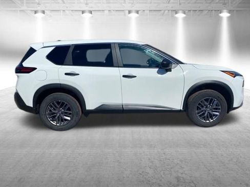 Used 2023 Nissan Rogue S AWD/4WD image 5