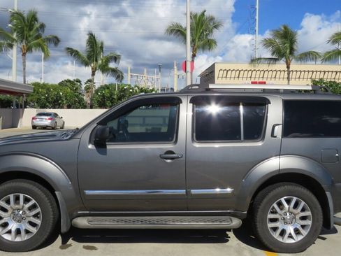 Used 2008 Nissan Pathfinder LE image 2
