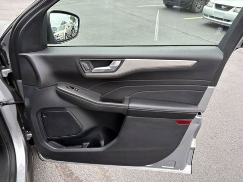 Used 2021 Ford Escape SE w/ Convenience Package FWD image 12