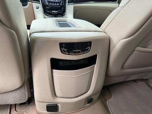 Used 2018 Cadillac Escalade Luxury image 12