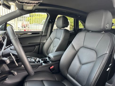 Used 2026 Porsche Macan AWD/4WD image 5