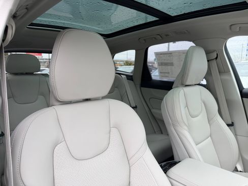 New 2026 Volvo XC60 B5 Ultra w/ Climate Package image 9