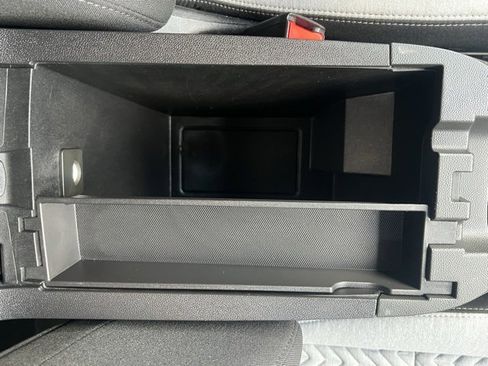 Used 2023 Chevrolet Equinox LT image 39