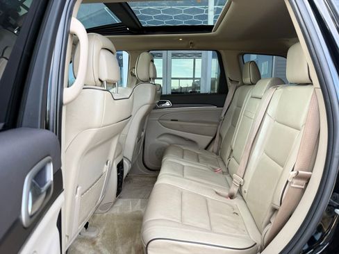 Used 2017 Jeep Grand Cherokee Overland image 18