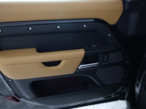 Used 2024 Land Rover Defender 90 V8 image 15