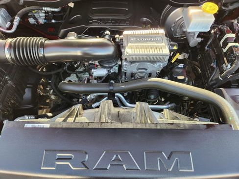 Used 2024 RAM 1500 Laramie AWD/4WD image 32