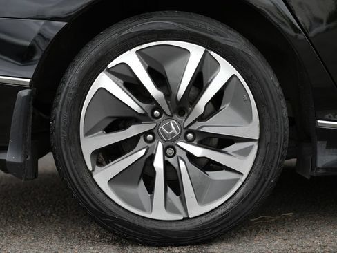 Used 2018 Honda Accord EX image 11