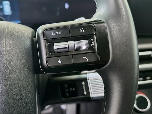 Used 2025 Hyundai Santa Fe SEL FWD image 17