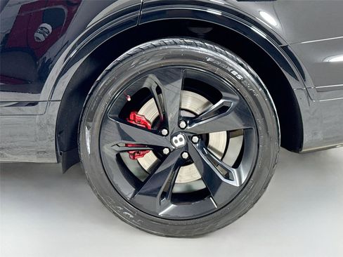 Used 2019 Bentley Bentayga image 39