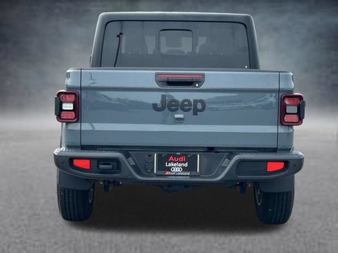 Used 2024 Jeep Gladiator Sport AWD/4WD image 4